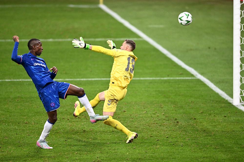 德天空：小腿肌肉受伤的伯卡特至少会缺席12月的比赛